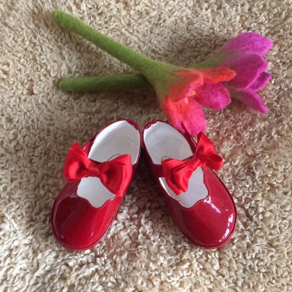 Red mary jane shoes with bow.